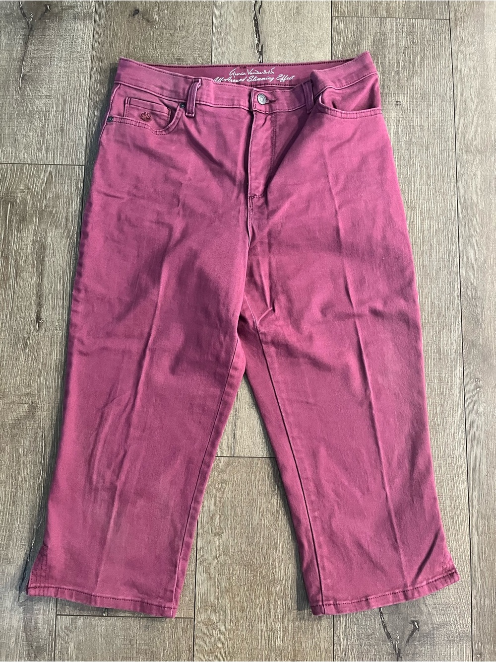 Gloria Vanderbilt All-Around Slimming Effect Amanda Capri Pants